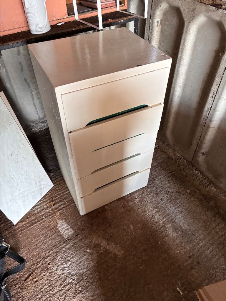 bedside drawers 