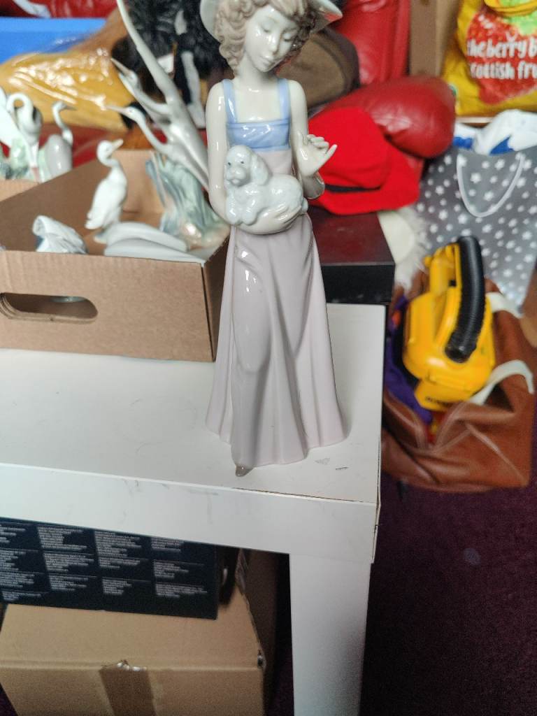 Lovely Ceramic Figurine of Lady with Lamb – Good Condition