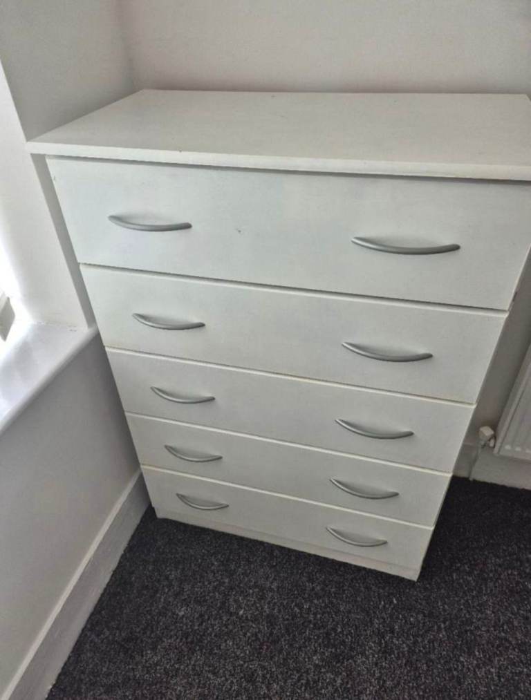 Chest of drawers 