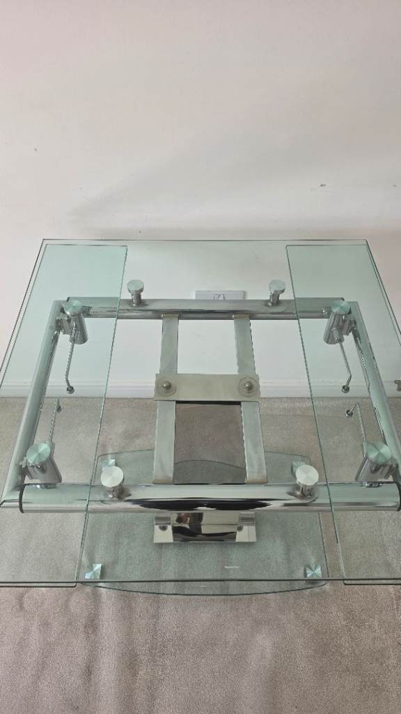 Extendable Glass Dining Table – Good Condition