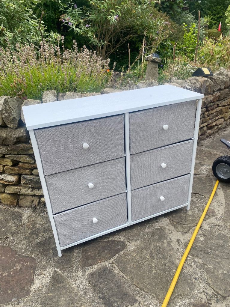 Kids beds x2 kids drawers / storage (Can be sold seperatley)