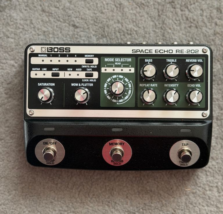 Boss space echo RE-202 effects unit