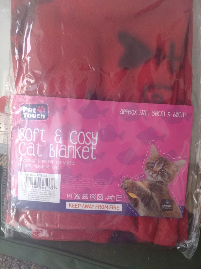 Brand new cats blanket never been opened ideal for cat cage pick up only if