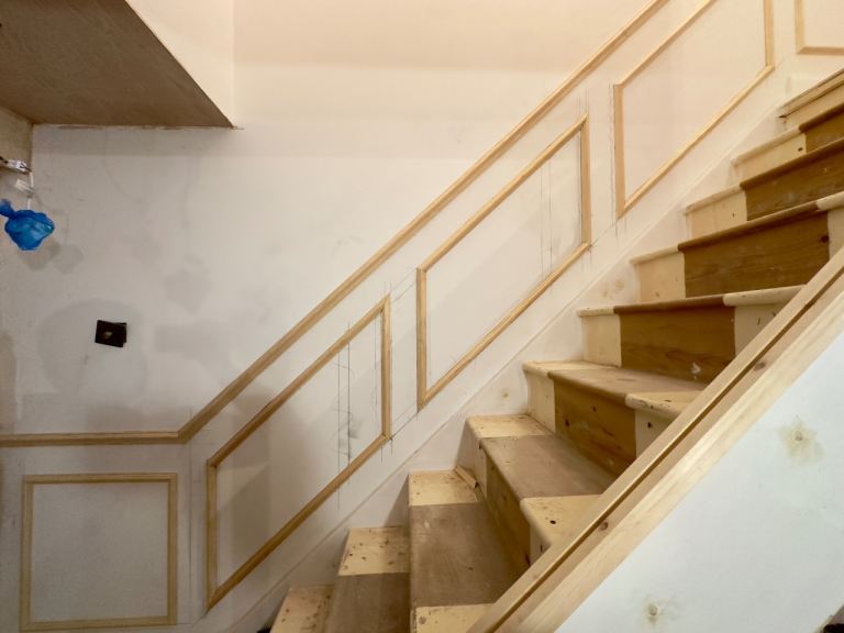 Painter & Decorator | Wall panelling & Moulding | Wallpaper & Murals | plastering