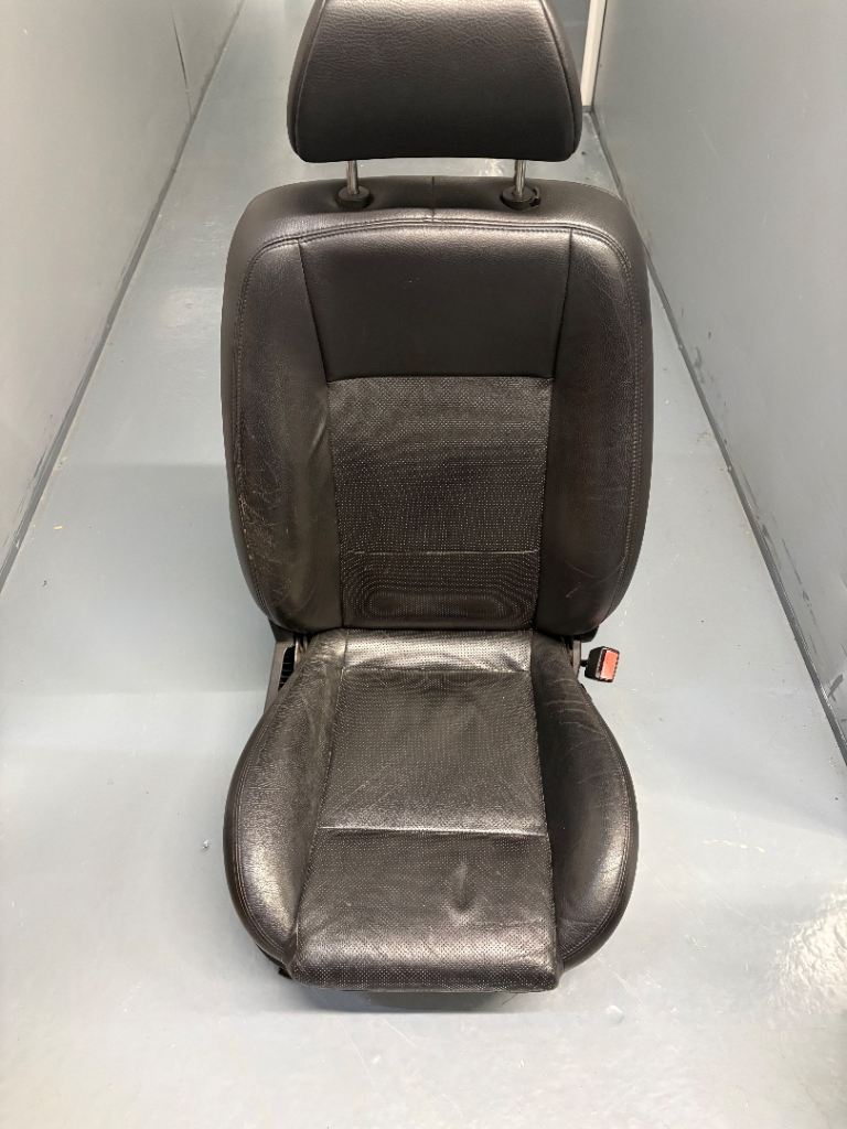 2 Ford Mondeo MK3 Ghia x Seats - Offside and Nearside front set