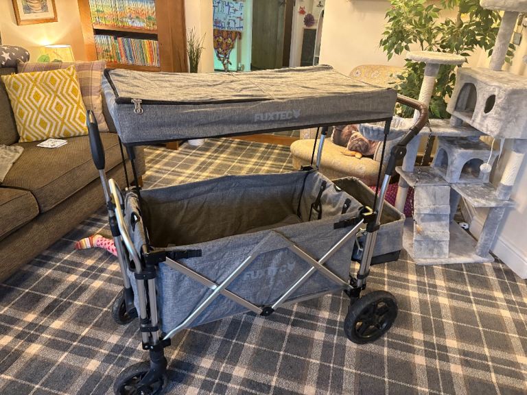 Kids Premium Wagon with detachable sunroof and loads of storage!!