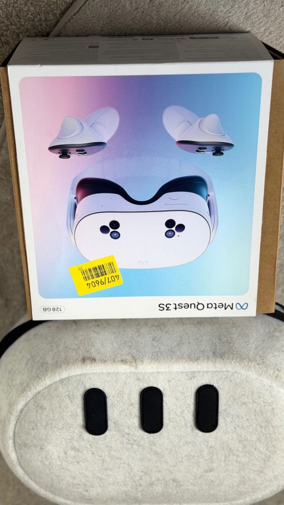 Meta Quest 3S VR Headset with Controllers and Carry Case - As Good As New