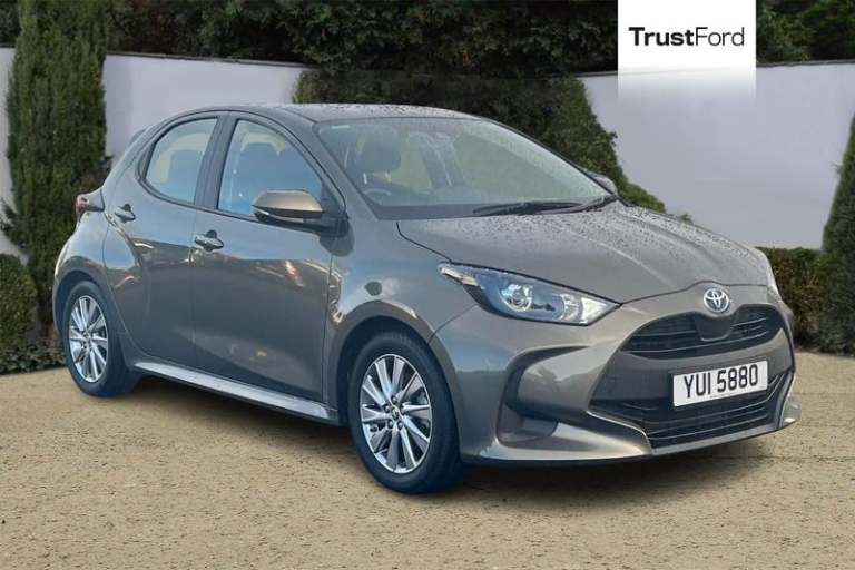 2022 Toyota Yaris 1.5 VVT-h Icon Hatchback 5dr Petrol Hybrid - BLUETOOTH, REVERSING CAMERA, A Hat...