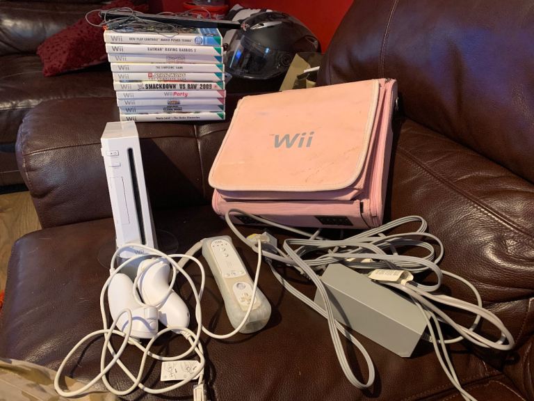 Nintendo Wii Console Bundle with Games and Accessories