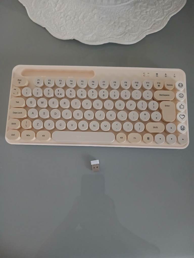 Retro Style Wireless Keyboard with USB Dongle