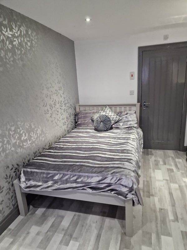 Spacious & Cosy Ensuite Room for Rent in - B27 6BN