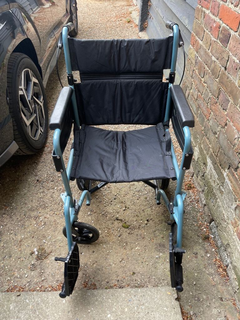 Foldable wheelchair 