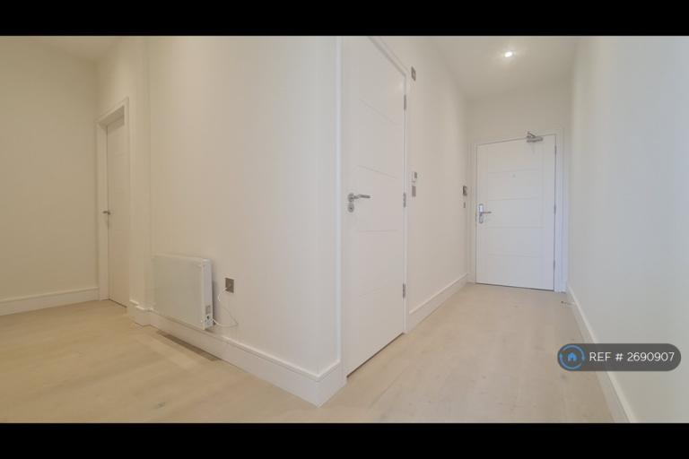 2 bedroom flat in Raffles House, London, NW4 (2 bed) (#2690907)