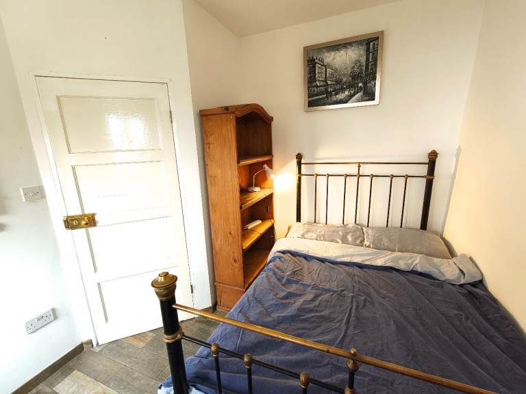 DOUBLE ROOM WITH TEA KITCHEN, BILLS & WIFI INCL. £118 pw, CITY CENTRE HANLEY, STOKE-ON-TRENT