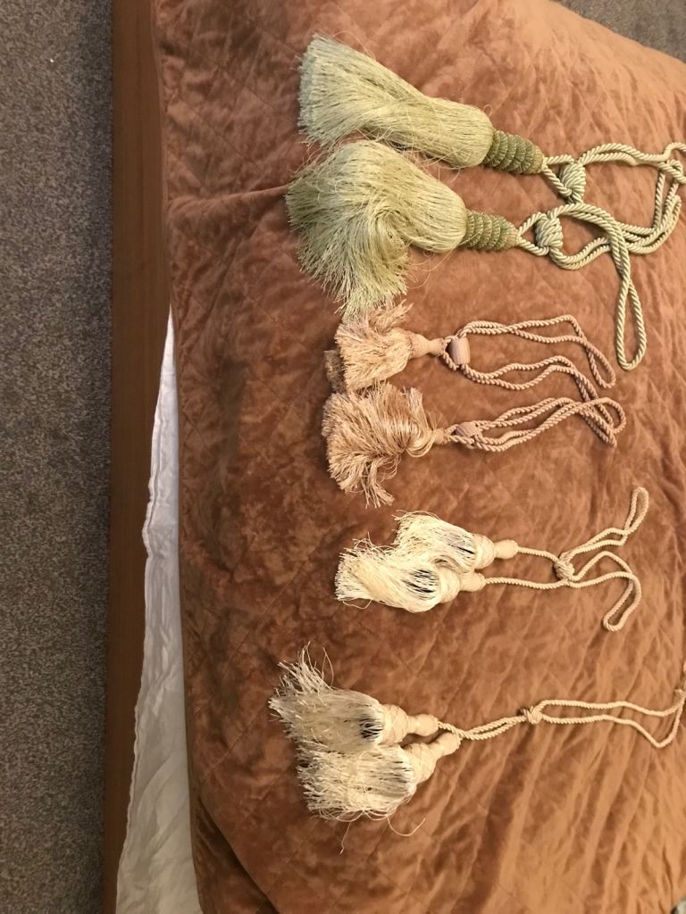 3 pairs of curtain ties 