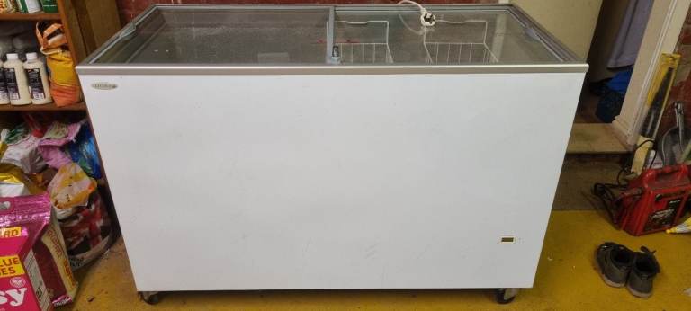 Tefcold White Chest Freezer with Sliding Glass Top