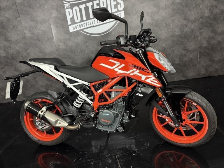 KTM 390 Duke *Genuine 1500 miles!*
