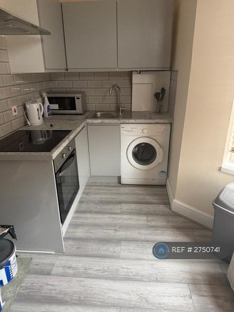 Studio flat in Cobbold Road, London, NW10 (#2750741)
