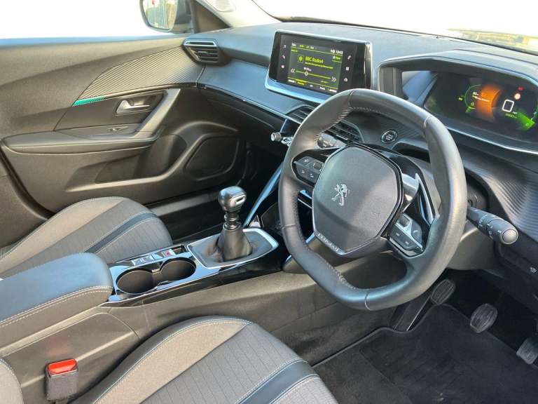 2022 Peugeot 2008 1.2 PureTech Allure Premium 5dr Estate PETROL Manual