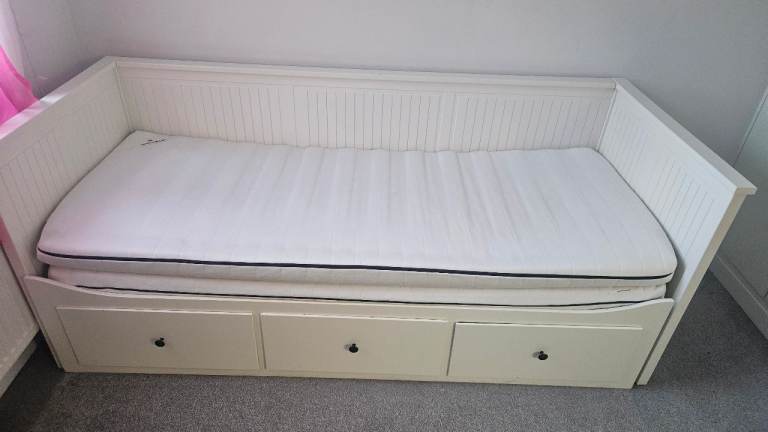 Hemnes Ikea day bed 