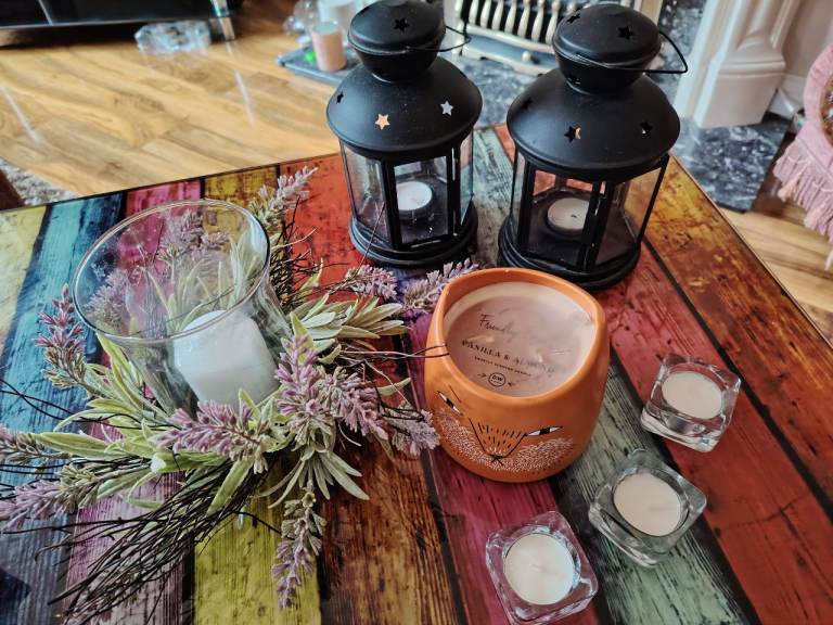 Candle decor bundle - DW vanilla almond candle, 2 black lanterns, lavender wreath + FREE candles 
