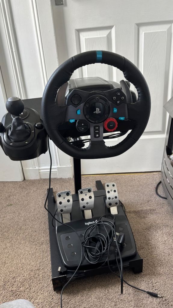 Logitech G29 Driving Force Racing Wheel, Pedals & Stand- Nearly New