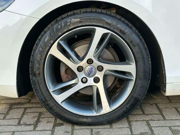 2015 Volvo V40 1.6 D2 SE Lux Euro 5 (s/s) 5dr HATCHBACK Diesel Manual