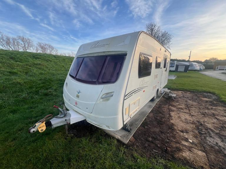 Touring Caravan Lunar Clubman SE 4 Berth in very good condition 