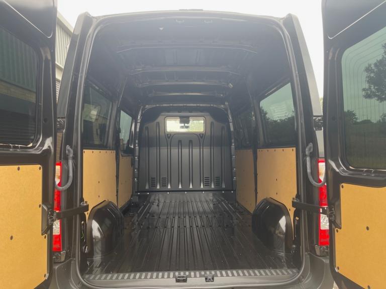 2025 RENAULT MASTER ADVANCE MM33 WINDOW VAN 135ps EURO 6.3 IN BLACK