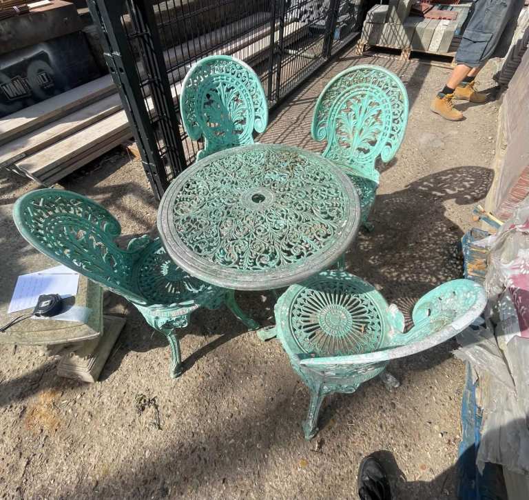 Secondhand Aluminium Table & x4 Chairs
