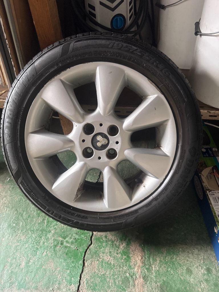 Mini alloys and tyres