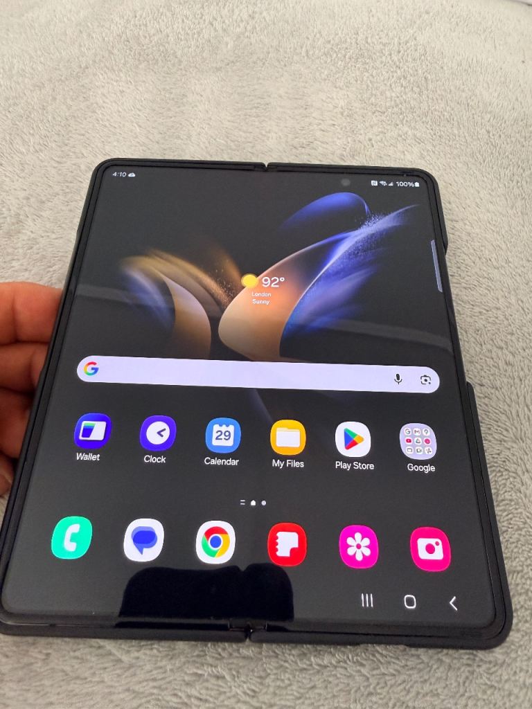 Samsung Galaxy Z Fold4 (256GB) – Good Condition