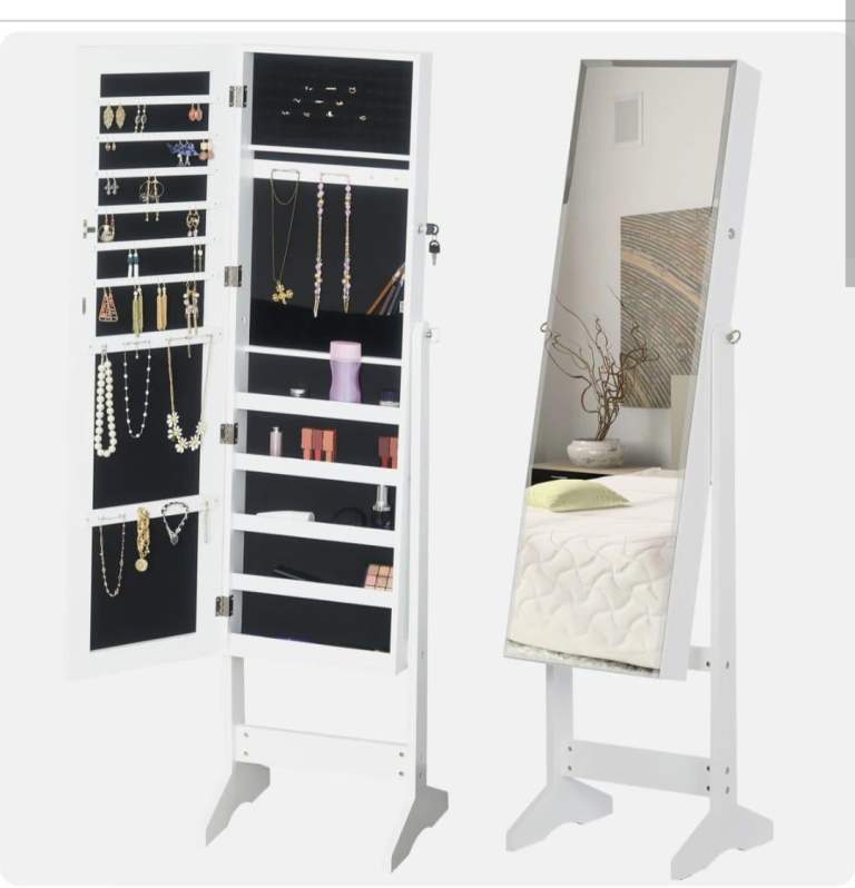 Mirror with jewellry storage