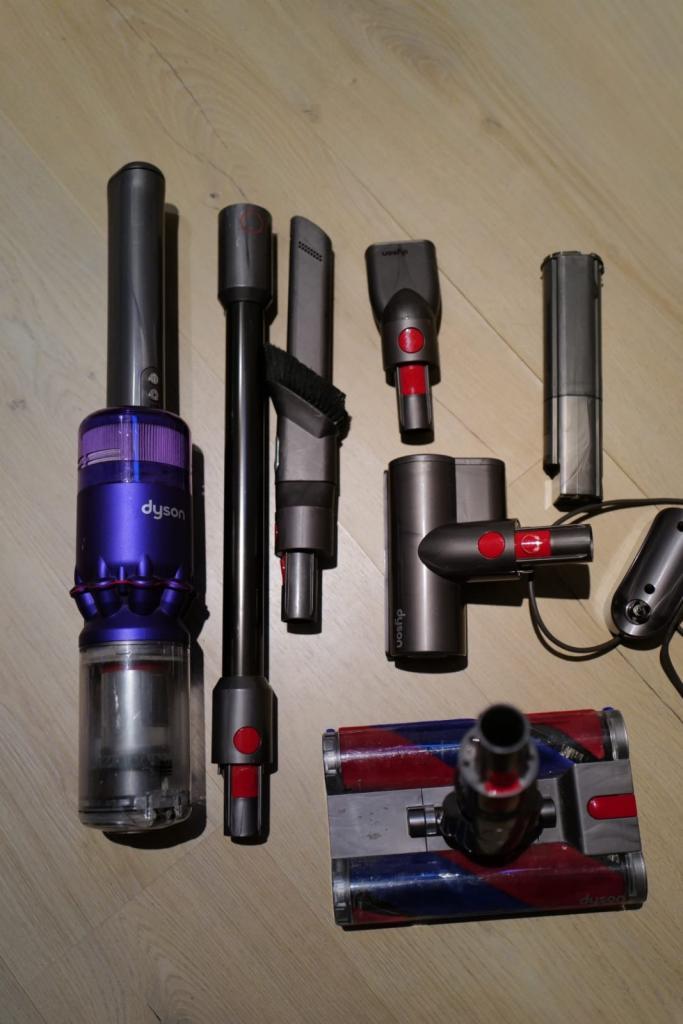 Dyson Hoover Omni Cordless Vacuum X 2 Extra Batteries!!