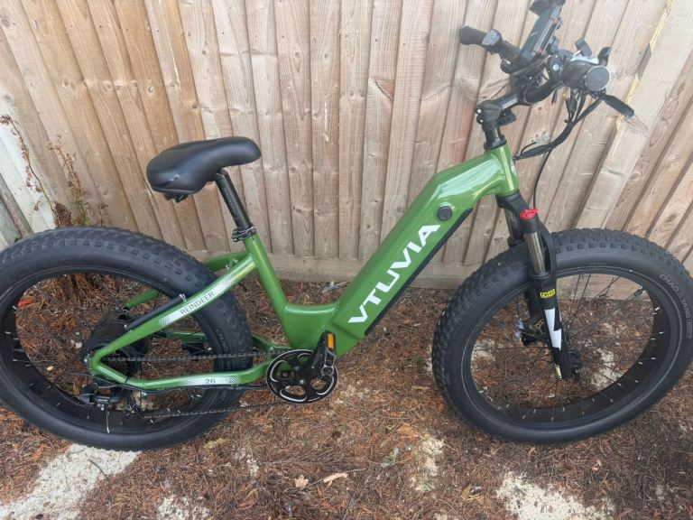 VTUVIA Reindeer 26" Fat Tire Electric Bike – Like New (Used Twice) charger included.