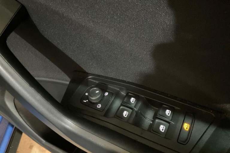 2022 Volkswagen T-Roc 1.5 TSI Life 5dr- Apple Car Play Manual Hatchback Petrol Manual