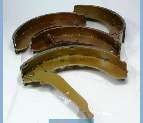 Austin Maestro van brake shoes - new!