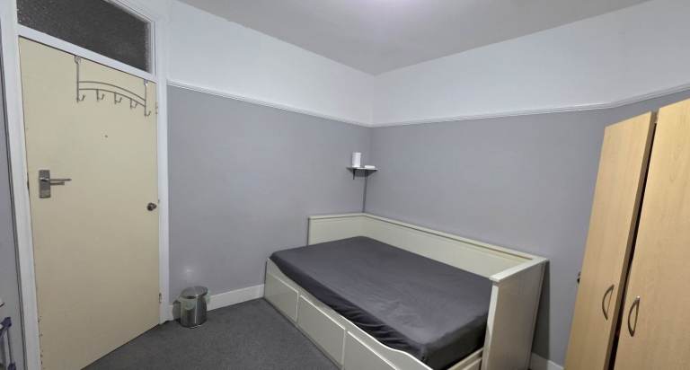 Spacious and Cosy Double Rooms for Rent in - IG6 2EG