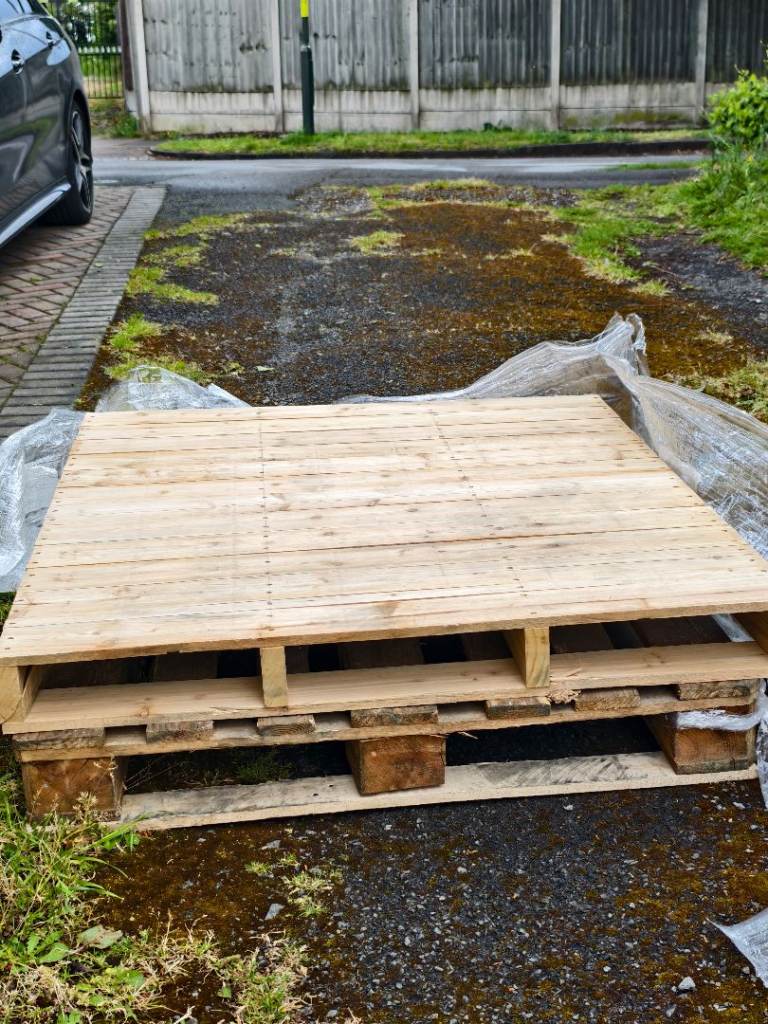 Wooden pallets FREE