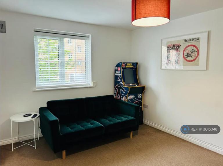 1 bedroom flat in Kidman Close, Romford, RM2 (1 bed) (#3016348)