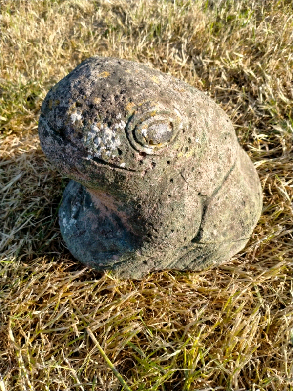 Frog / Toad concrete figure 20cm high. Base 24cm.
