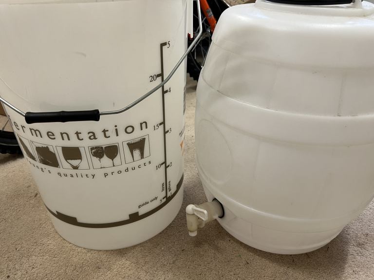 Beer kit / barrels / brewing kit