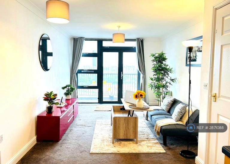 1 bedroom flat in Twelvetree Crescent, London, E3 (1 bed) (#2871088)