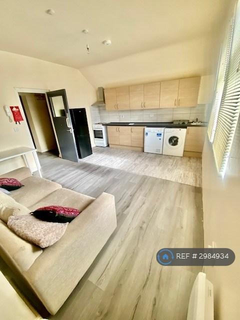2 bedroom flat in Cape Hill, Smethwick, B66 (2 bed) (#2984934)