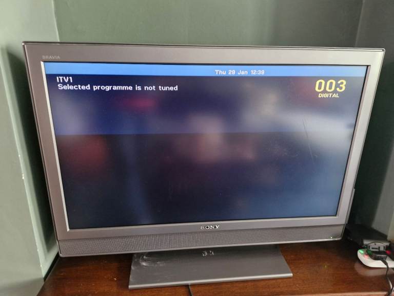 Sony Bravia KDL-32P3020 32 -inch LCD 720 pixels 50 Hz TV television HDMI HD