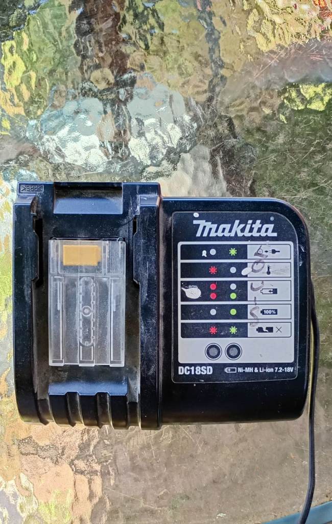 Makita battery charger 