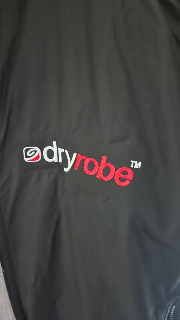 Dry robe mens XL in black. New and never used