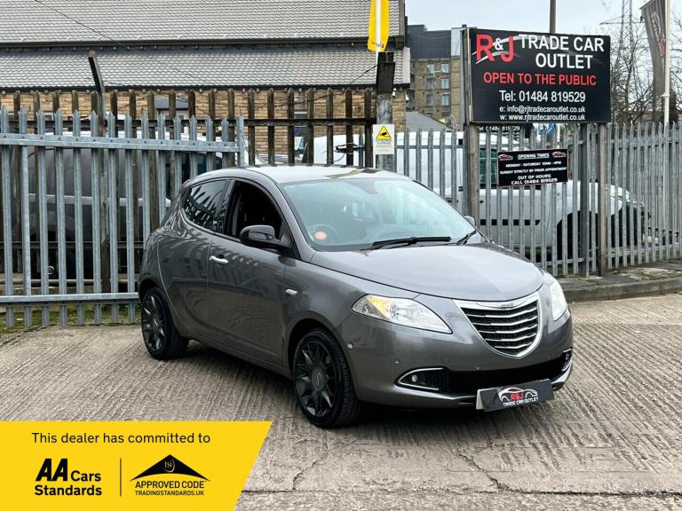 2014 Chrysler Ypsilon PLATINUM Hatchback Petrol Manual