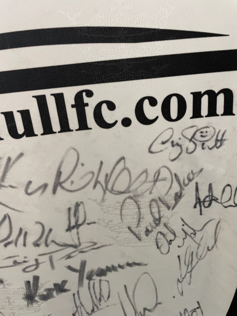 Hull fc 2001 signed shirt in excellent condition 