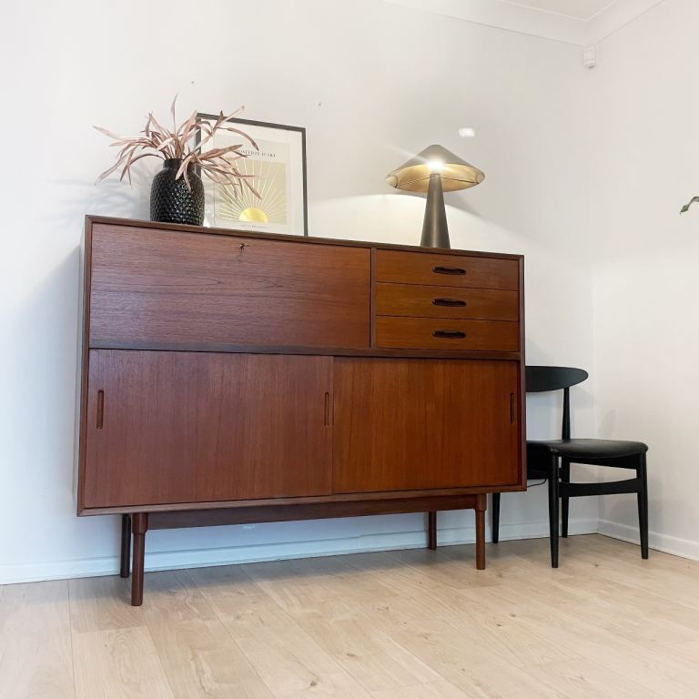 Elegant Danish mid century teak highboard / sideboard / drinks cabinet / record unit